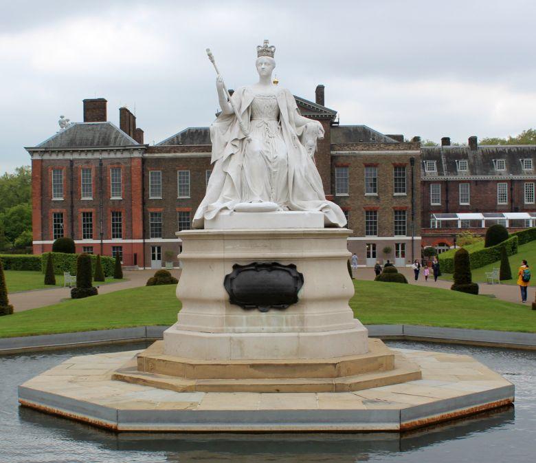 Queen Victoria Statue Kensington Palace London United Kingdom